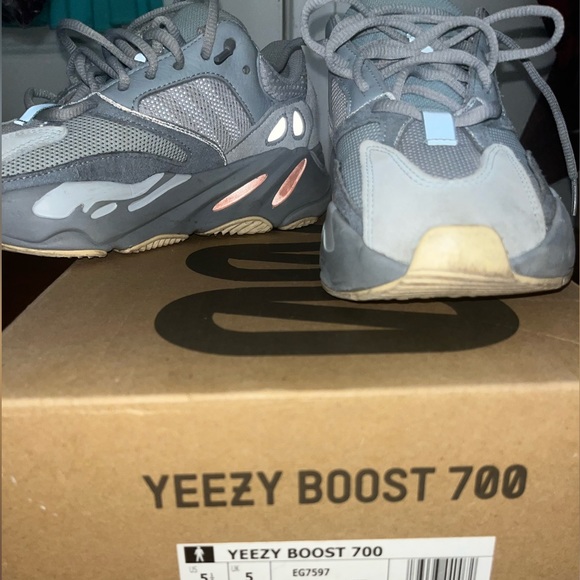 Adidas Yeezy boost 700 inertia